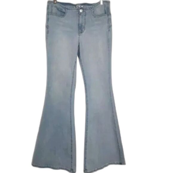 WE THE FREE CRVY Bell Bottom Flared Light Denim Denim Jeans Womens Size 30 - Picture 2 of 14